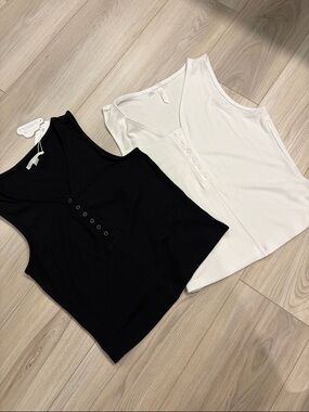 Pair of Travis Mathew cloud ribbed tank